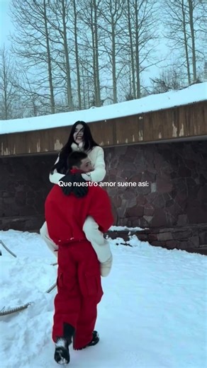 El amor de Kenia Os y Peso Pluma en concierto