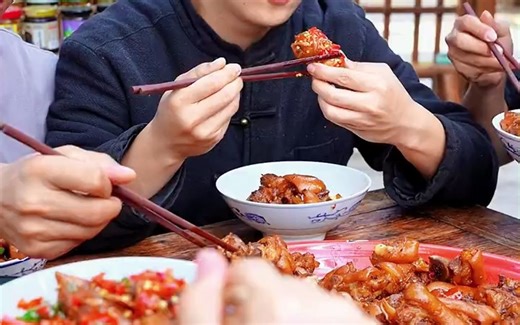 俗话说靠山吃山靠水吃水，靠近咱们湖南吃啥