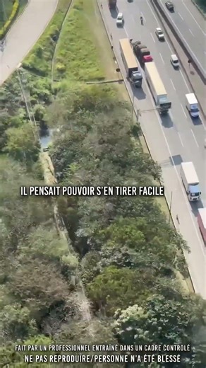 😳 The courage of truck drivers…