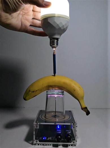 Lightning Banana = Power #experiment #satisfying #teslacoil #mrlightning #musik