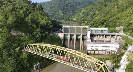 【空飛ぶカメラ】本名ダム・金山町　戦後復興の面影伝える:空飛ぶカメラ:福島民友新聞社