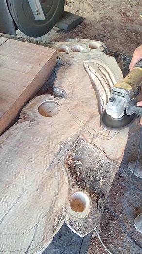 الأشجار الذهبية: جمالية الطبيعة الفريدة