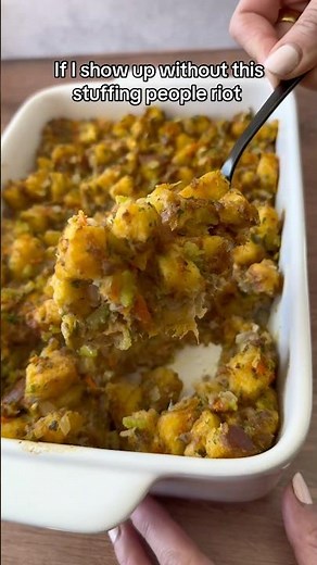 Crispy Moist Thanksgiving Stuffing #thanksgivingrecipes #thanksgivingrecipe