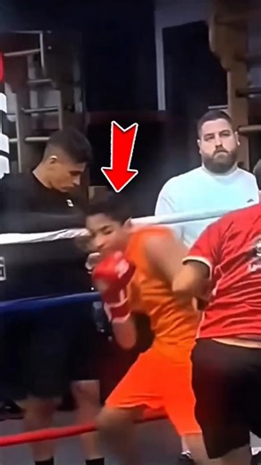 Remaja Ini Bikin Petinju Frustasi! Pukulannya Gak Pernah Kena?! #shorts