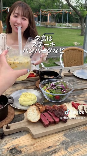 なぜ流行るのか👇？ 🏰 FREE AND EASY CAMP RESORT 🗾三重 💰 2名1室16,500円～ ※プラン指定なし（投稿時のじゃらん最安参照） 三重県のFREE AND EASY CAMP RESORTでは非日常のキャンプリゾートを体験出来ます！その魅力三選を紹介します👇 ▶︎ワクワク体験 普通の人だとほとんど泊まることのないトレーラーキャンプに泊まる非日常体験の他にも、愛犬と一緒に泊まれるのは愛犬家は嬉しい☺️ドッグランで愛犬も大喜び決定🐕 ▶︎充実の設備 流行のサウナ体験が出来る貸切バレルサウナ施設にモルックやレンタサイクルなどでも遊べて、疲れたら温泉で寛げる豊富なサービスが魅力的🤩♨️ ▶︎絶品料理とチル時間 夕食は６つのコースから選べる手ぶらBBQ！！開放空間のもと、ステーキハンバーグ頂く幸せ時間！ 夜になるとイルミネーションに囲まれて焚き火を満喫する最高のチル時間☺️ 朝食はカフェ内で焼き立てパンを中心に絶品で朝から大満足確定🥐 今の時代人気のあるキャンプやサウナなどを組み合わせて最高の寛ぎ時間を提供するこの宿はかなり魅力的です😍 PR @f