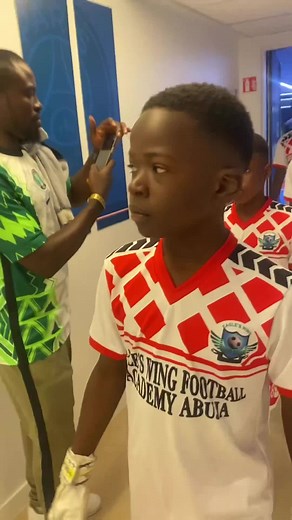 Lets take you around the @psg players locker room and gym 🤩🎉😀😀😀 #Eagleswingfootballacademy #eagleswingfa