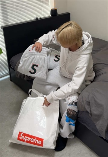 Supreme Devil S Logo set up。 #supreme #fashion #devil #setup #hoodie