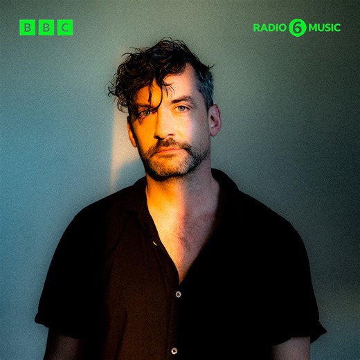 Bonafide Bonobo Banger 💥 Bonobo played a stunning set for us in the BBC's Radio Theatre and it's now available for your viewing pleasure on BBC iPlayer. Have you got a favourite track from Fragments? 📻 Bonobo Live Set for Mary Anne Hobbs 📺 Watch on BBC iPlayer https://www.bbc.co.uk/iplayer/episode/p0c6pq5w/bonobo | BBC Radio 6 Music