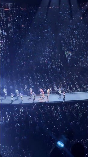 Lady Gaga - Applause (live) - Valentines Day 2026 #concert #gaga