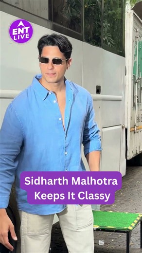 Sidharth Malhotra looks effortlessly stylish and dapper in his latest appearance