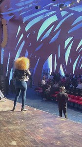 En 2000 j’étais en vacances chez mon oncle quelque part à Yop petit toit rouge…Pas de sorties, mais on avait la mini chaîne et des CD. J’ai écouté tout l’album Elohim de Alpha Blondyen boucle et en boucle tous les jours. Je ne pouvais pas imaginer qu’un jour je prendrais le Micro pour sa première partie et que nos loges seraient voisines…FAUT CROIRE! I love you Jagger for eternity and eternity ❤️ Merci à Augustin AKOU Assouhan Marie-José 2A Consulting Cheick Yvhane Official pour l’opportunité ❤️