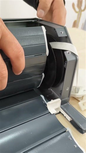 Wind-resistant roller blinds, available both manually and electrically.!#qiangning