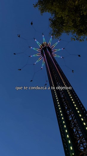 La constancia es el cimiento del éxito. Es el arte de dedicarse a avanzar cada día hacia el logro de nuestros sueños. Implica mantener el enfoque, la disciplina y la perseverancia en cada paso que damos. Como un pequeño río que fluye sin descanso, erosionando obstáculos y formando cauces, así es la constancia en nuestra vida. Cada acción diaria, por más modesta que parezca, contribuye a construir el puente que nos llevará a nuestras metas. Con dedicación y pasión, transformamos lo imposible en r