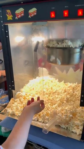 Making popcorn is not just a tasty snack, but also a fascinating example of chemical changes in action! Science activity Gr.5A #Al_amaken_2nd_International_school #alamaken_second_international_school #مدرسة_الأماكن_الثانية_العالمية #مدارس_جنوب_الرياض #scienceactivity | Alamaken 2 International School مدارس الأماكن الثانية العالمية بالعزيزية