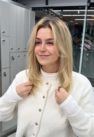 Luffe les cheveux fins avec des couches délicates