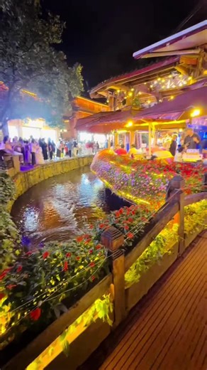 📍丽江.𝐋𝐢 𝐣𝐢𝐚𝐧𝐠 丽江终于来了视频里最美的地方🌸“无需滤镜随手一拍都是美景📷丽江古城的夜间太美啦🌃只有来过才能体会到它的浪漫💕🌹#云南丽江 #古城夜景 #网红景点打卡