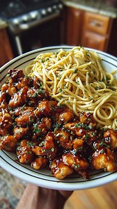 Sticky Honey Garlic Chicken with Garlic Butter Noodles 🍯🍜 Prep Time: 20 minutes Cook Time: 25 minutes Servings: 4 Calories per serving: ~560 kcal Ingredients 🛒 For the Chicken 1 lb (500 g) boneless chicken thighs or breasts, cut into bite-sized pieces Salt & black pepper, to taste 1/2 cup cornstarch (for coating) Vegetable oil, for frying For the Honey Garlic Sauce 1/3 cup honey 3 garlic cloves, minced 2 tbsp soy sauce 1 tbsp rice vinegar or lemon juice 1/2 tsp chili flakes (optional) For the
