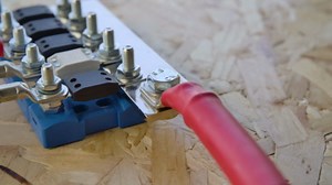 Victron Energy 6-Way Mega Fuse Holder Busbar 500 Amp