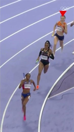 Femke Bol charging from 4th to 1st in the mixed 4x400m relay at Paris 2024. 🔥