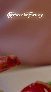 3.1K views · 216 reactions | Desde la preparación hasta tu mesa, los platillos siempre están llenos de amor. 﫶✨ | The Cheesecake Factory México | Facebook