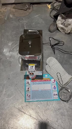 15K views · 185 reactions | OIL MAKER MACHINE (HEAVY DUTY)☎️ +91 74892 41187HOT & COLD PRESS 91% OIL YIELD STAINLESS STEEL BODY ALBODY : STAINLESS STELL GRADE 304ROTOR : STAINLESS STELL GRADE 304WEIGHT : 13 KGOUTPUT RPM : 25PRODUCTION AVERAGE : 1 KG TO 5 KG PER HOUR MOTER : 0.25 H.P.Dimension : Height 10” , Lenght 20” , Width 8”-Easy to clean -Easy to operateRATE - 18000/- With Gst nd home Delivery including | Punjab Engineering Corporation | Facebook