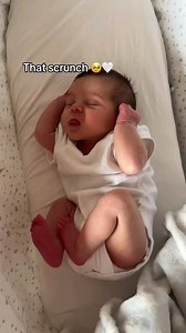 The newborn scrunch this was a few weeks back but how lush is it! She still scrunches now at 6 weeks too but its not as much #newbornscrunch #newborn #babytiktok #motherhood #firsttimemum #timeflies | babies.view