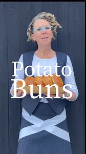 🏴󠁧󠁢󠁳󠁣󠁴󠁿 POTATO BUNS 🏴󠁧󠁢󠁳󠁣󠁴󠁿This is the same dough recipe I posted for my mince and potato flatbreads. A fabulously versatile soft dough that can transform into these wonderful potato buns as well as pizza, flatbreads you name it! Give it a try whenever you have any leftover mash! Potato dough - makes 10 burger size buns600g bread flour 7g instant yeast10g brown sugar10g salt25g full cream milk powder50g brown butter (melt butter in pan till brown and nutty)375ml lukewarm water200g 