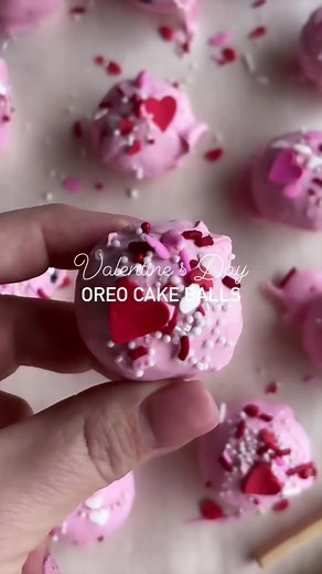 21K views · 297 reactions | Easy Valentine Oreo Cake Balls – simple...