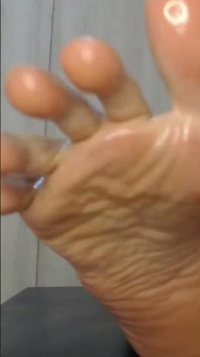Latina long Toe Spreads #longtoes #feet