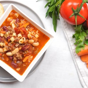 21K views · 74 reactions | Our Olive Garden Pasta e Fagioli Soup copycat recipe tastes just like the original. This hearty, Italian-seasoned soup is easily made in a slow cooker. https://www.favfamilyrecipes.com/olive-garden-pasta-e-fagioli-soup/ | Favorite Family Recipes | Facebook