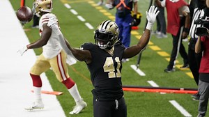 Drew Brees turns dropped snap into TD pass to Alvin Kamara
