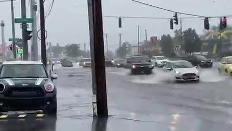 WESTERN NEW YORK ACTION: Niagara Falls Boulevard is flooding near Maple Road in Amherst. 📹 Carlos Mendoza | Niagara Action
