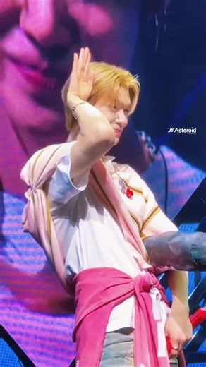 Ái chà coi cái mặt sĩ khi có bồ xinh của Choi Soobin kìa 😌 (sĩ hay ghen ko biết nha kk) #fypシ #yeonjun #soobin #binjun #soojun