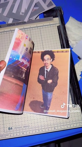 What a beautiful book and gift📕🎁 Hadii aad ubaahantahay in laguu diyariyo gifts book gan oo kale ama albums waxad inagala soo xariiri karta number ka profile ka saaran #album #magazinebooks #physicalbooks #heartmessage #heartmessage