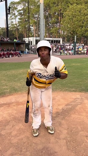 mid at bat dance break 🤌🕺 #savannahbananas #baseball #baseballboys #mlb #fortnitemoves #fypシ #viral #vibes