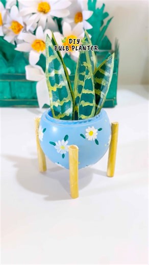Diy Bulb Planter | #sorts #diy #craft #art #handmade #painting #planter