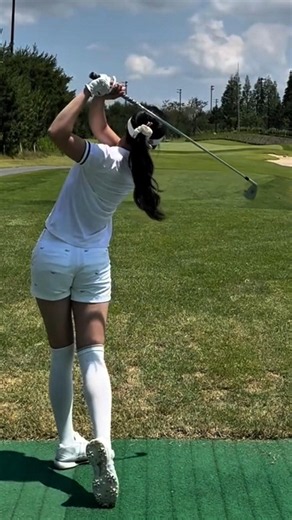 골반 회전의 정석! KLPGA 이소정프로의 깔끔한 아이언 샷! @sojeongolf_s #golf #golfgirl #golfswing