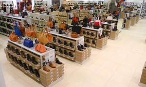 Încălțăminte de proastă calitate pe piața din R. Moldova: Papuci de mii de lei care s-au deteriorat în prima lună. Zeci de reclamații la APCSP