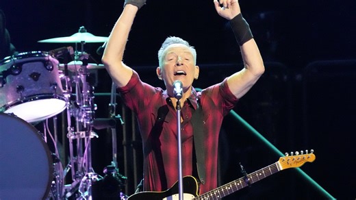 Bruce Springsteen dedicates 'My Hometown' to his 'homies' in Freehold and Ireland