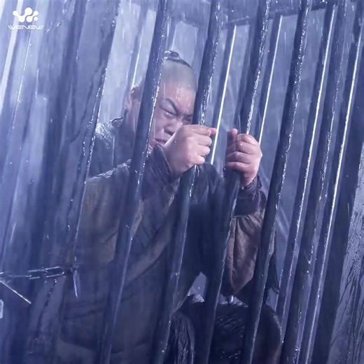 Thằng khờ dùng sức mạnh 1000 cân để che mưa cho mẹ #phimhay #review #vailar_video #xuhuongphim #vailar_video_tiktok