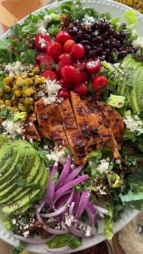Delicious Avocado Quinoa Ensalada Recipe | Mendocino Farms Inspired