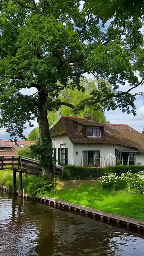 4:30pm. Giethoorn, Netherlands. | Netherlands