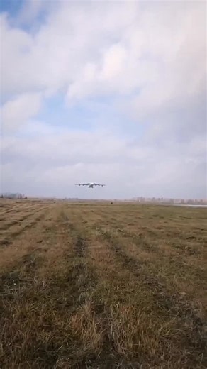 #flashbackfriday to the Antonov AN225 The Antonov An-225 Mriya was a one-of-a-kind Ukrainian heavy-lift cargo aircraft and the largest airplane ever built, designed by Antonov in the 1980s to transport the Soviet Buran space shuttle and oversized payloads that no other aircraft could carry. Powered by six massive turbofan engines and featuring a wingspan of 88.4 meters—the widest of any aircraft—it could haul up to 250 tons, setting numerous world records for payload, length, and lift capacity. 