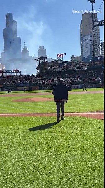 Watch Lou Whitaker throw first pitch at ALDS Game 4
