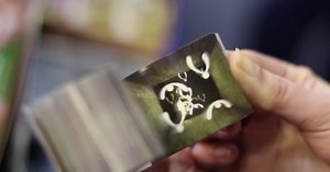 These Japanese Flip Books’ Perfect Use Of Negative Space Will Leave Your Jaws Hanging - ScoopWhoop