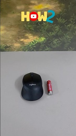 How to Change Batteries in a Wireless Mouse 🖱️ #TechTips #LifeHacks #Shorts
