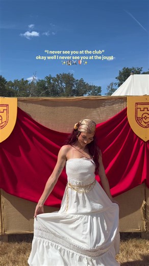 Currently reading ACOTAR, listening to Throne of Glass & watching Game of Thrones, @Loxwood Joust⚔️ was the perfect place to be yesterday 🫡🏰⚔️✨ @Lucy #loxwoodjoust #loxwoodjoust2026 #renfair #acotar #throneofglass