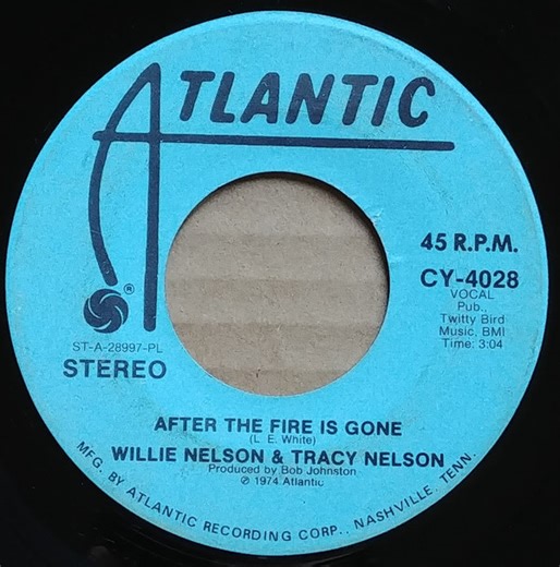 Willie Nelson & Tracy Nelson - After The Fire Is Gone