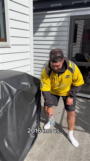 Funny 2016 Trends Featuring Pigs Eating Scraps