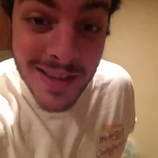 Chrish - Indie girl introduces us to her kitchen (Vine)